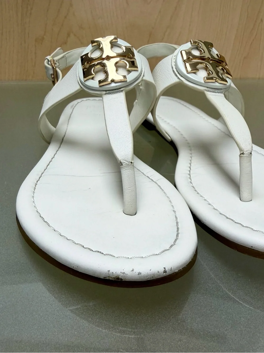 Tory Burch Bryce White Leather Thong Sandals with Gold Emblem